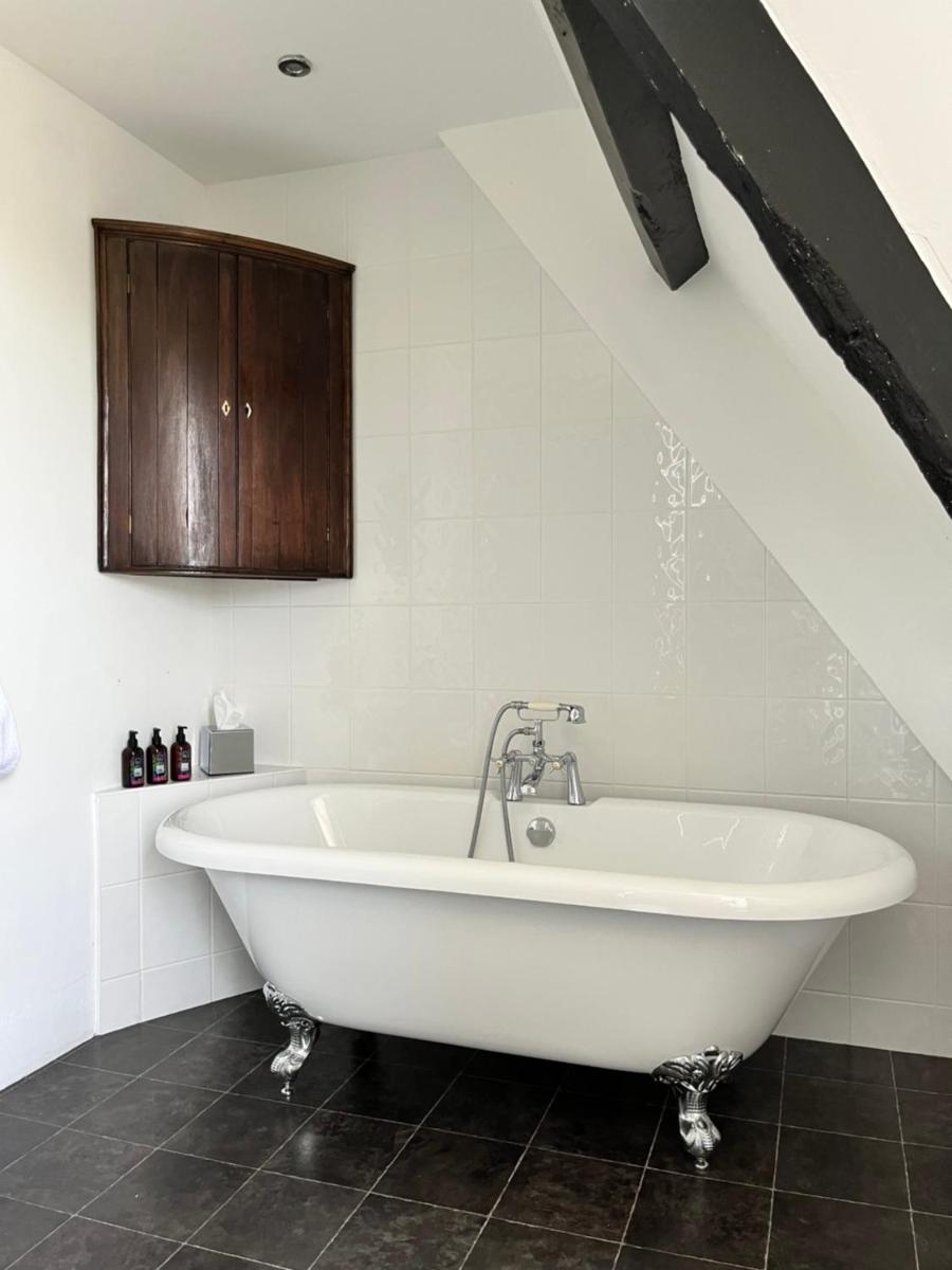 Coed Mawr Hall Bed & Breakfast - Hizvo