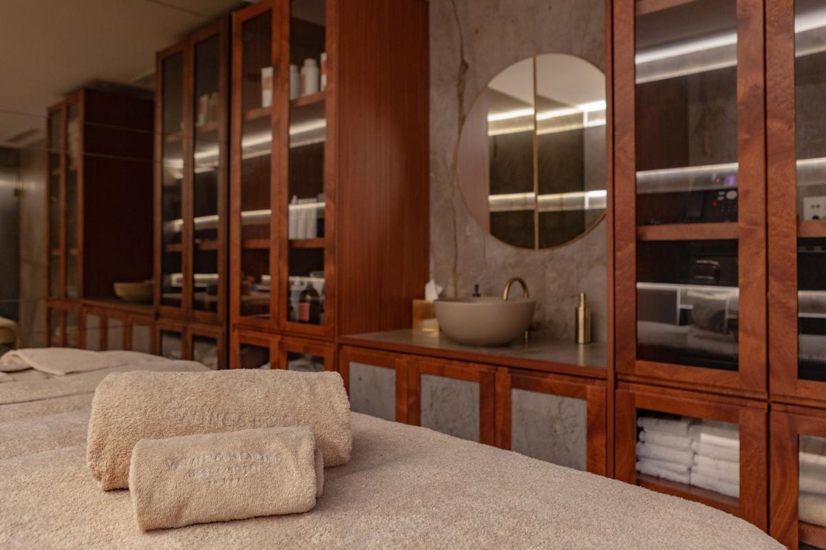 Uma cama ou camas num quarto em Wine & Books Lisboa Hotel