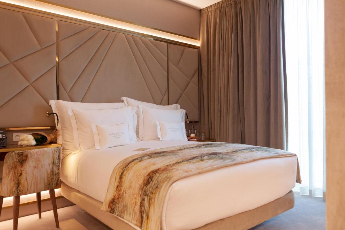 Uma cama ou camas num quarto em Wine & Books Lisboa Hotel