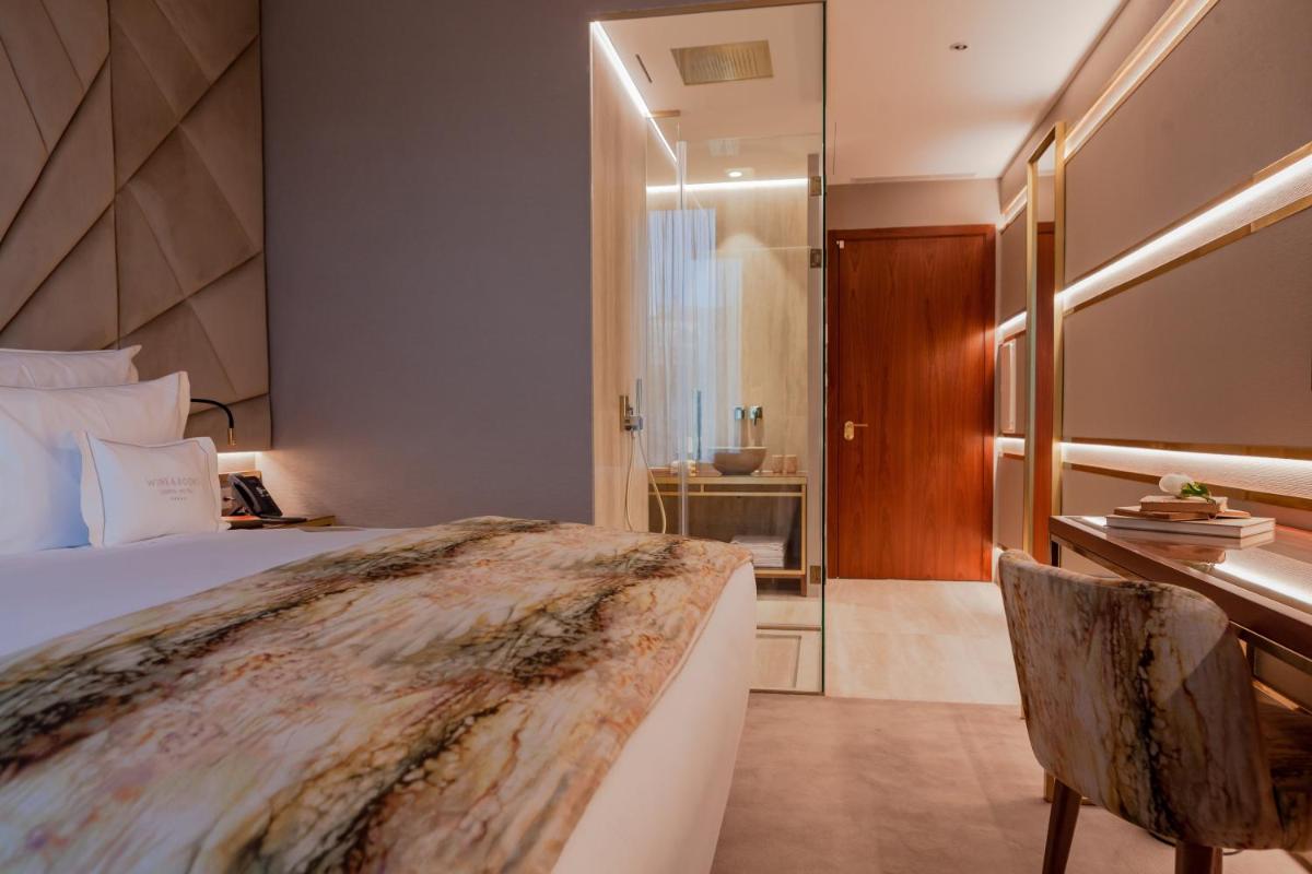 Uma cama ou camas num quarto em Wine & Books Lisboa Hotel