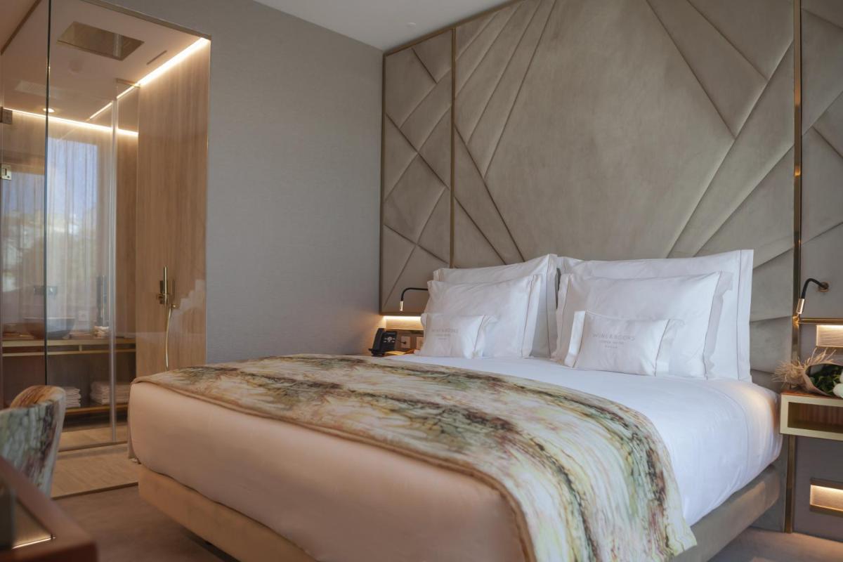 Uma cama ou camas num quarto em Wine & Books Lisboa Hotel