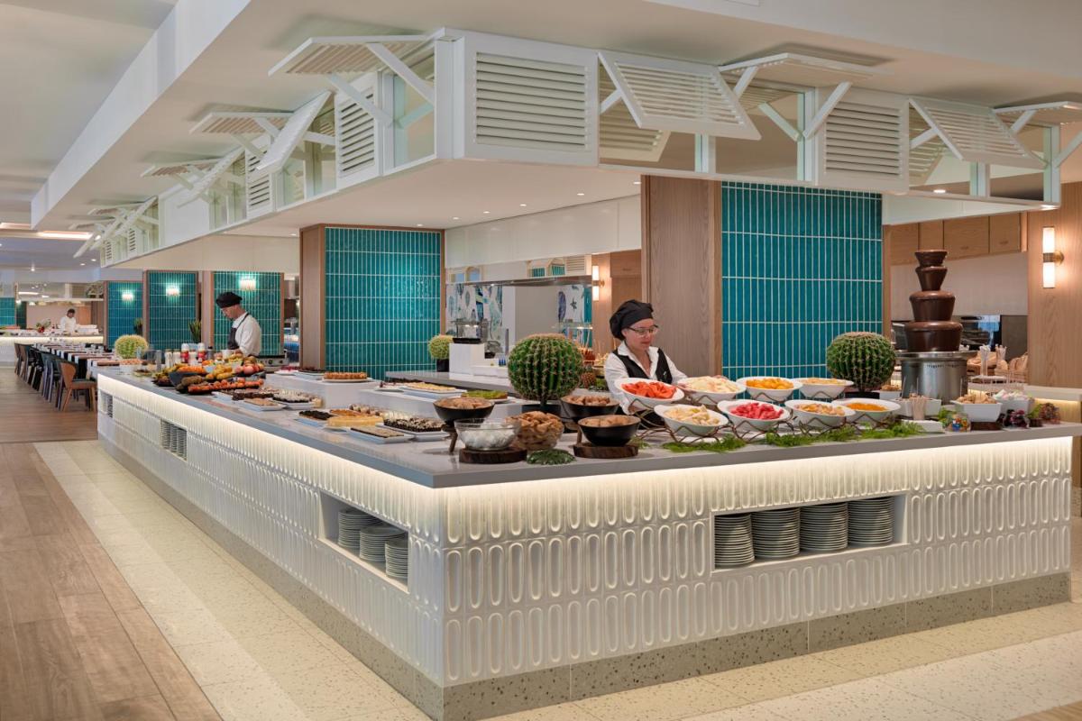 Comida en o cerca de este hotel