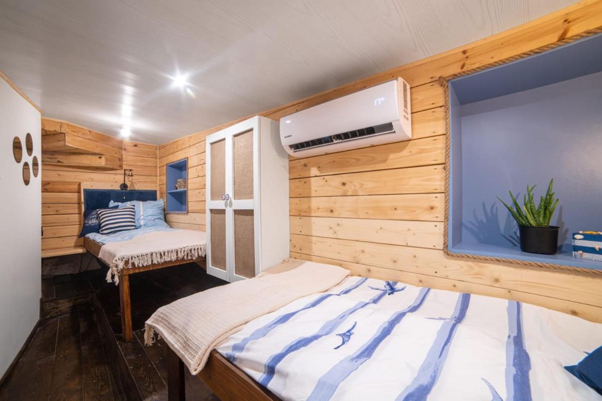 Houseboat GDY-50, dom na wodzie z sauną i jacuzzi - Housity