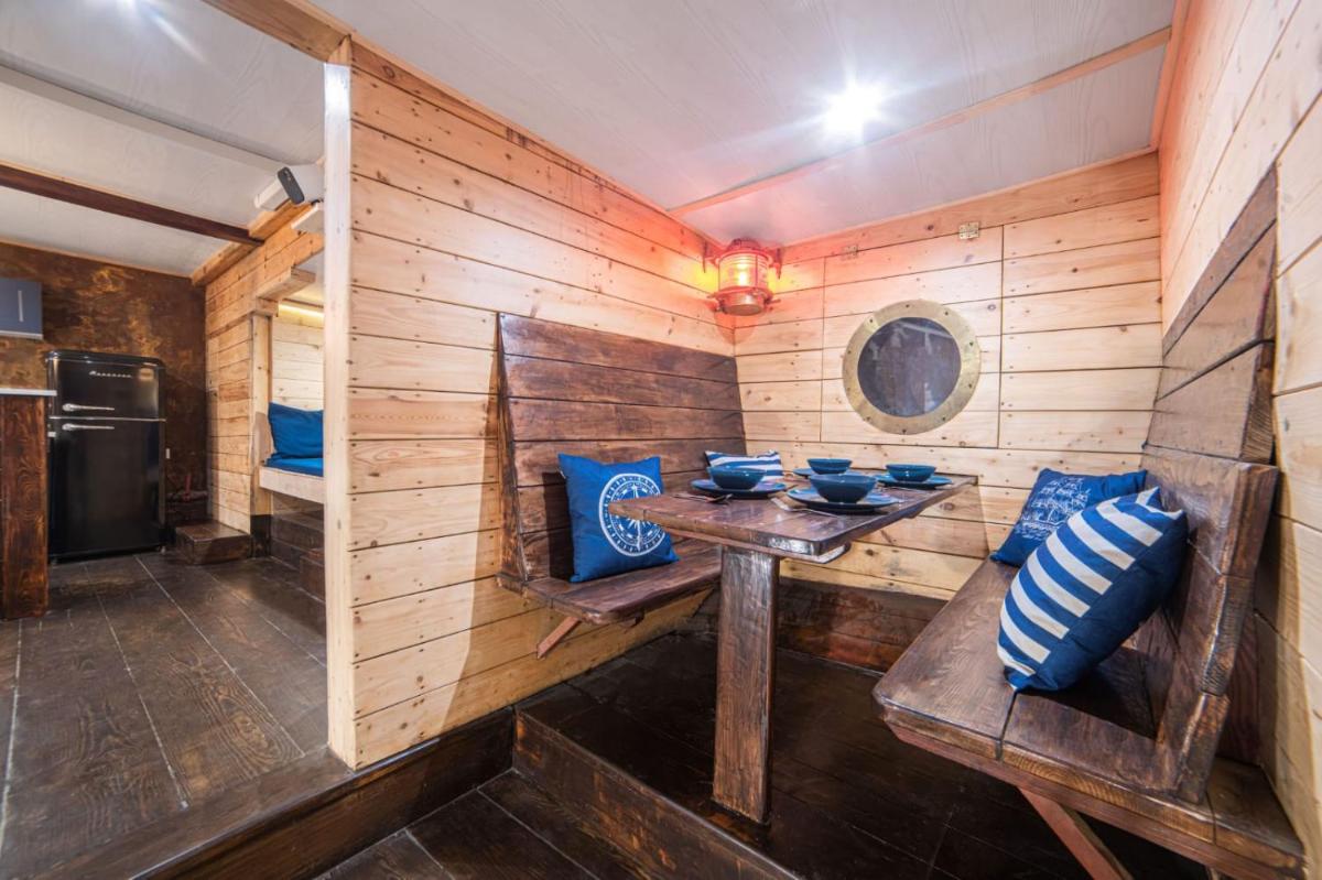 Houseboat GDY-50, dom na wodzie z sauną i jacuzzi - Housity