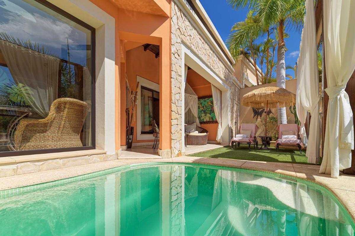 Piscina en o cerca de Royal Garden Villas, Luxury Hotel