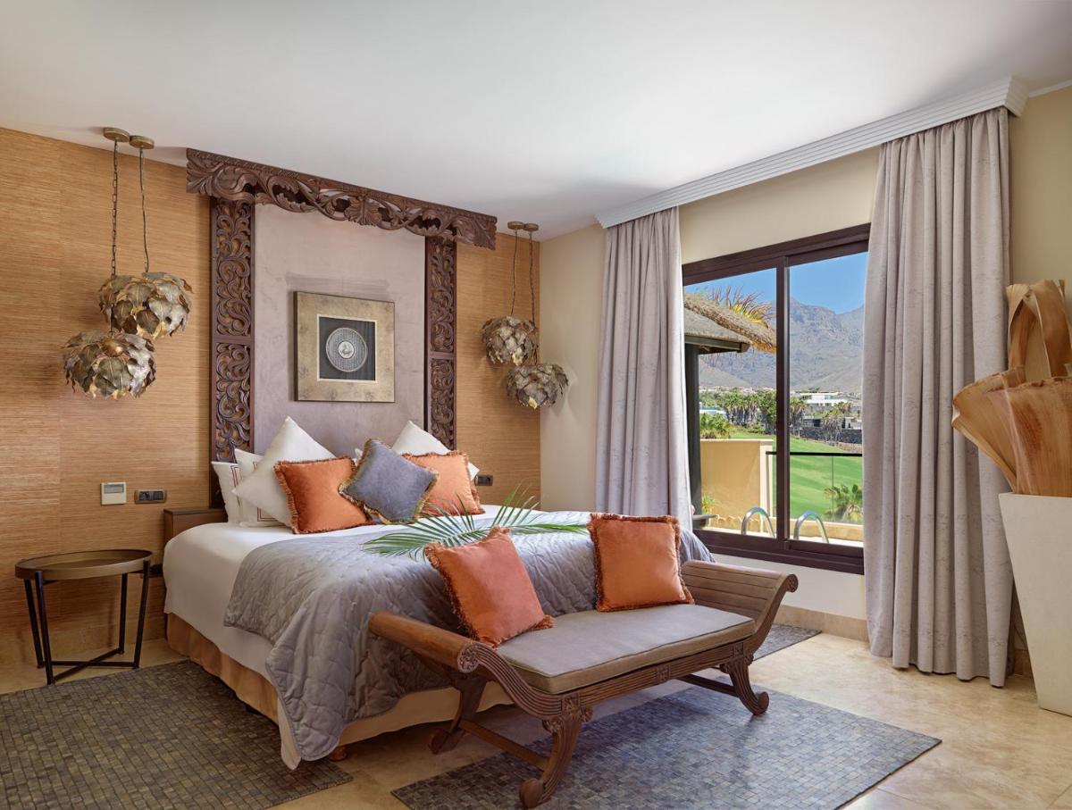 Cama o camas de una habitación en Royal Garden Villas, Luxury Hotel