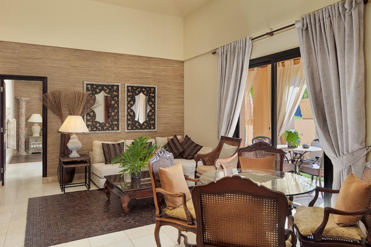 Zona de estar de Royal Garden Villas, Luxury Hotel