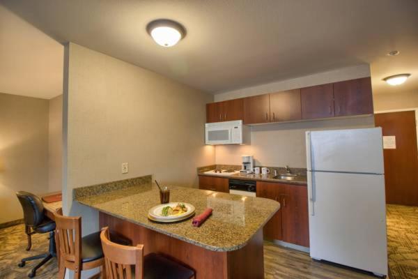 Medallion Inn and Suites - Housity