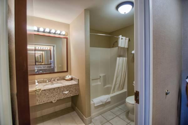 Medallion Inn and Suites - Housity