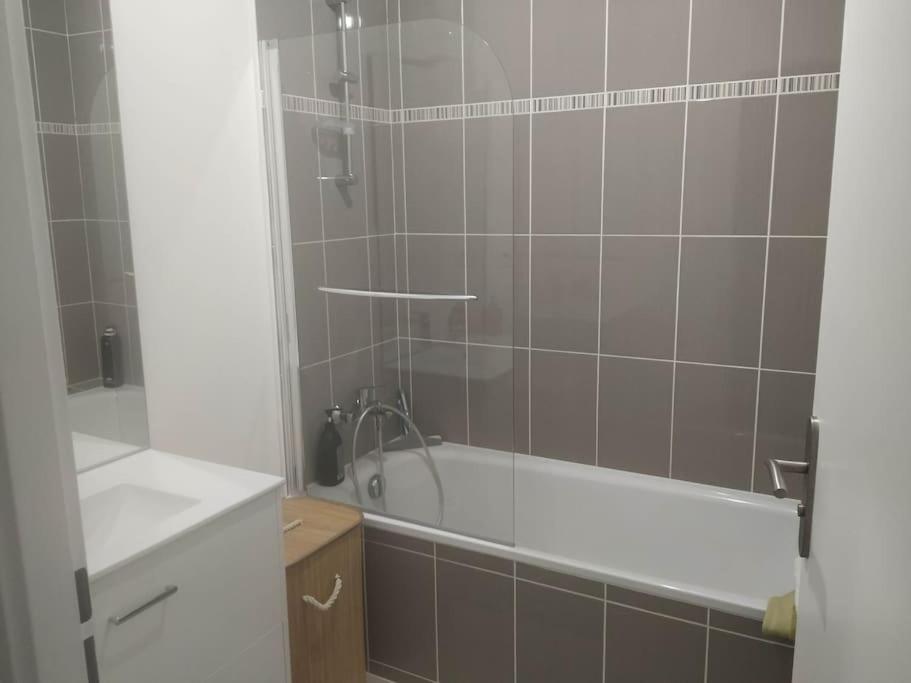 charmante maison au calme avec jardin, terrasse et jacuzzi - Housity