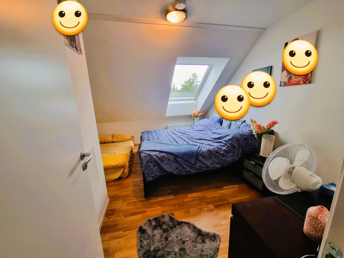 Private Family Room in a shared apartment - close to nature - Housity
