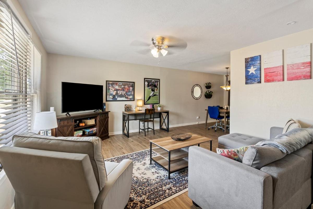 Texas sports themed house - Housity