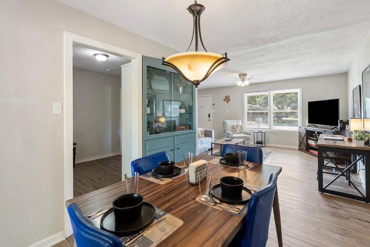 Texas sports themed house - Housity