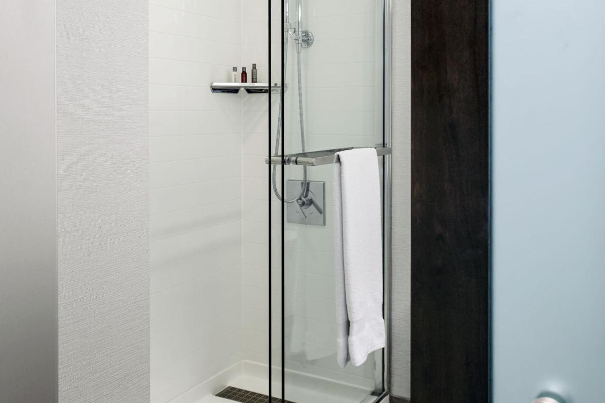 Marriott Cincinnati Airport - Housity
