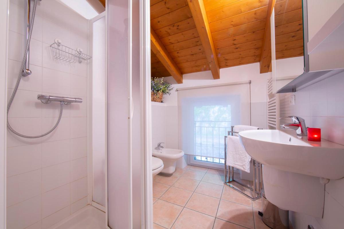 Casa Mastena Vista Lago - Housity