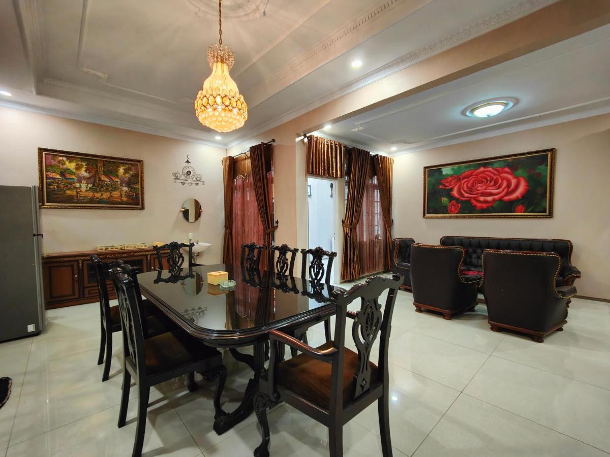 De Hanami Homestay Setrayasa - Housity