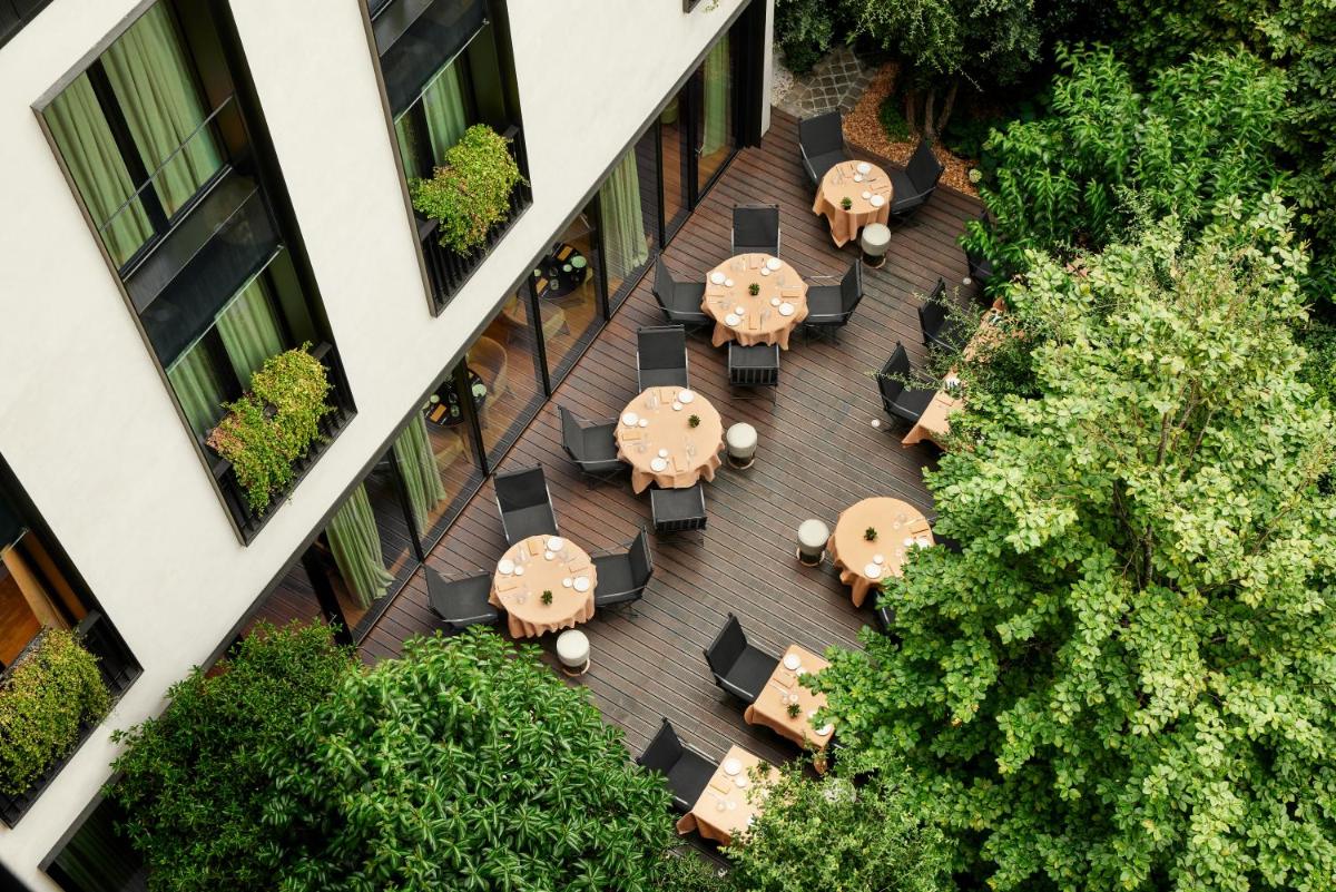 Restaurant ou autre lieu de restauration dans l'établissement Bvlgari Hotel Paris
