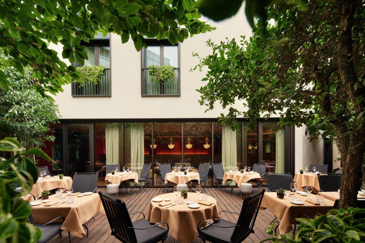 Restaurant ou autre lieu de restauration dans l'établissement Bvlgari Hotel Paris
