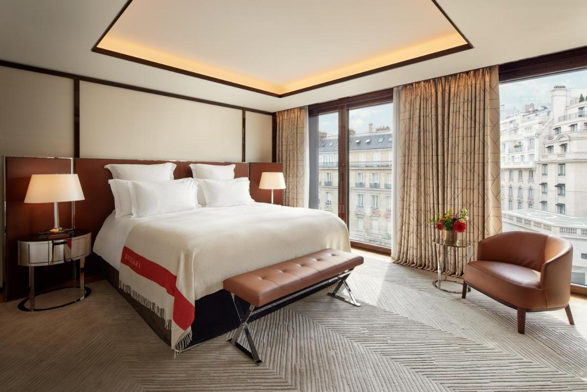 Un ou plusieurs lits dans un hébergement de l'établissement Bvlgari Hotel Paris