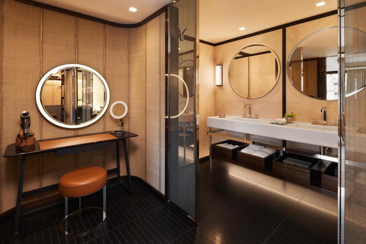 Salle de bains dans l'établissement Bvlgari Hotel Paris