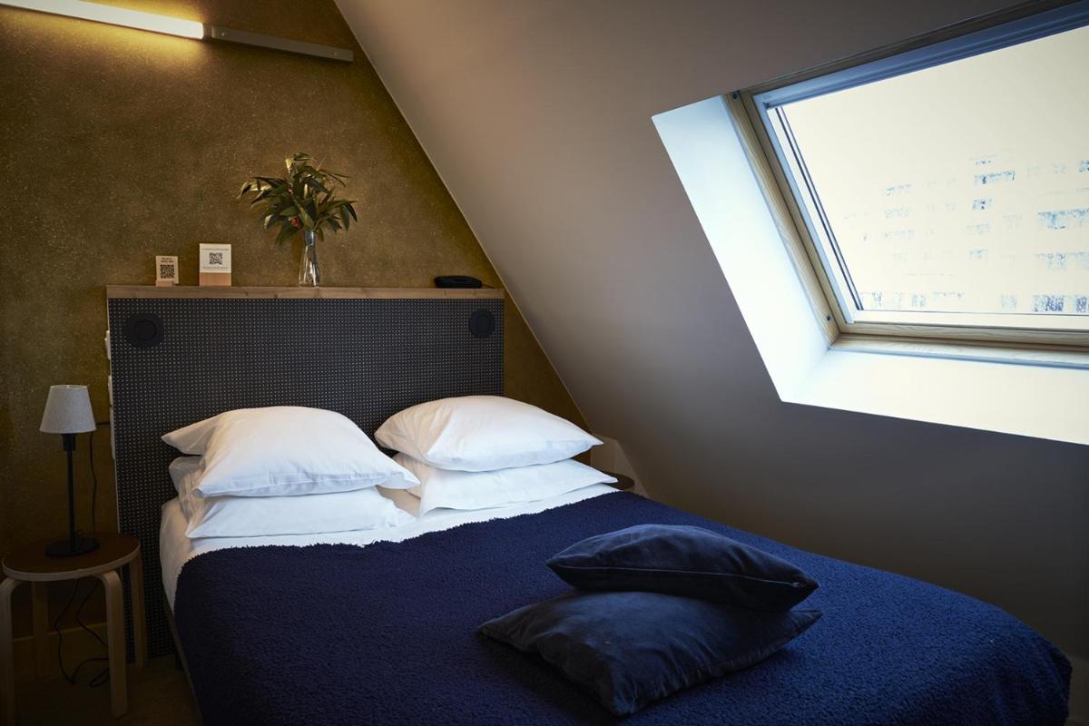 Un ou plusieurs lits dans un hébergement de l'établissement Hôtel La Nouvelle République & Hammam