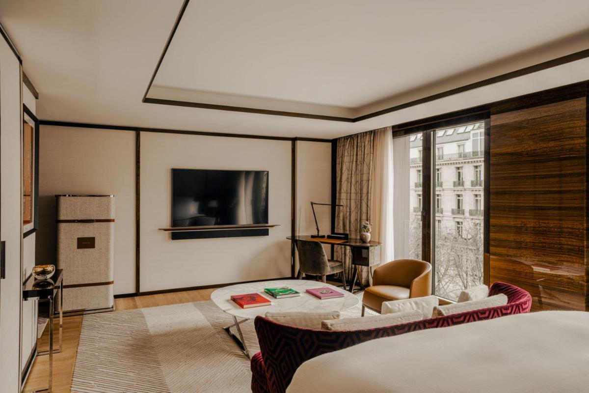 Télévision ou salle de divertissement dans l'établissement Bvlgari Hotel Paris