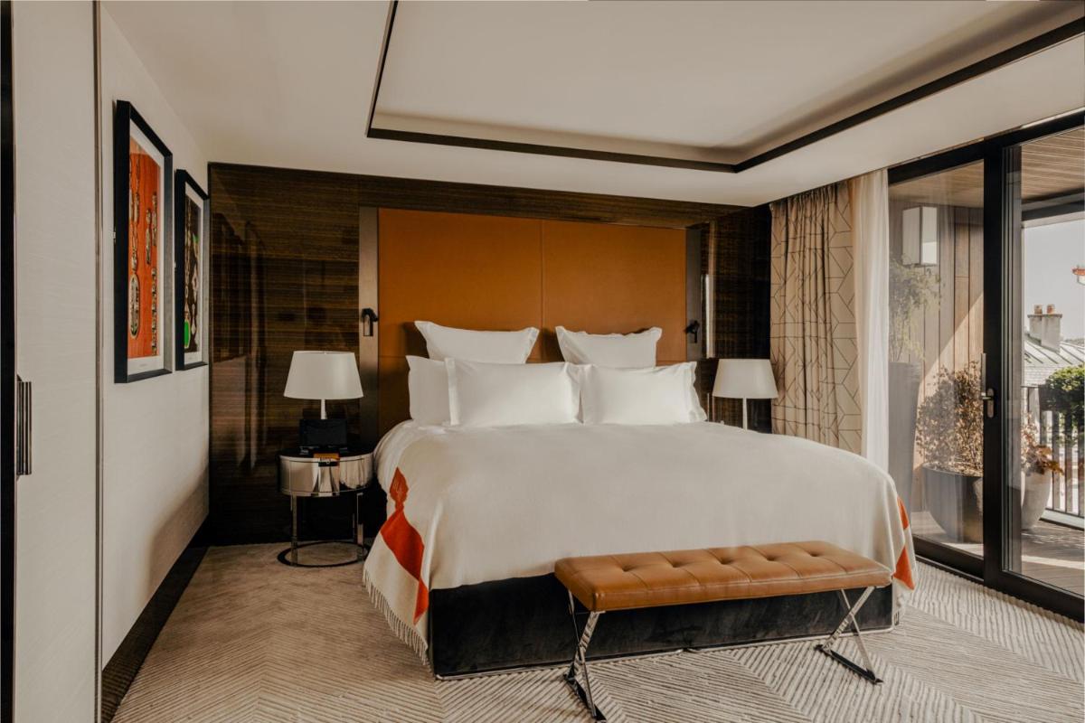 Un ou plusieurs lits dans un hébergement de l'établissement Bvlgari Hotel Paris