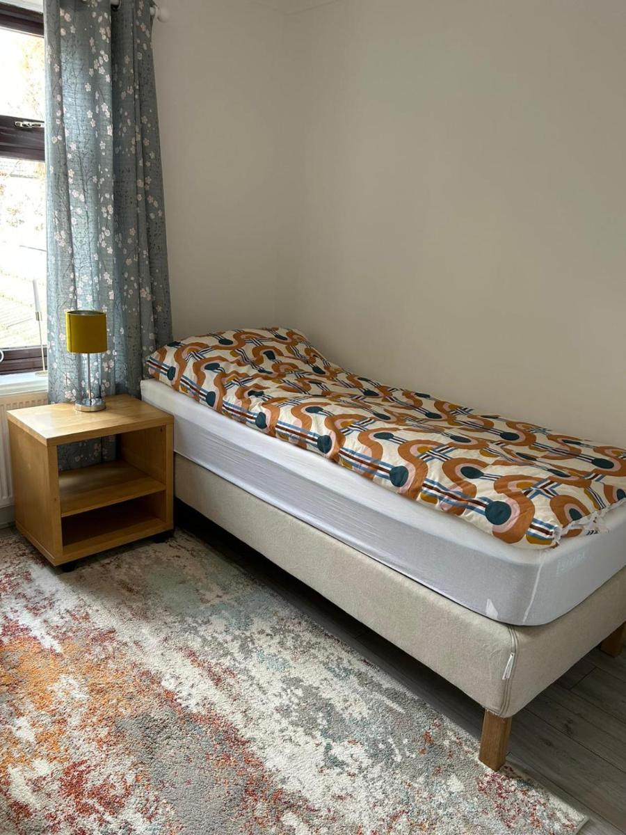 Easy Room in London - Housity
