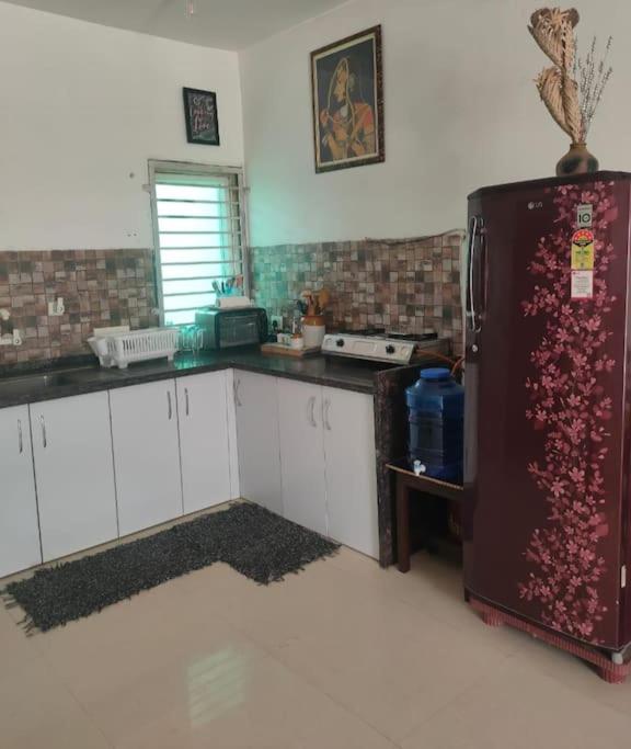 cozy Apartment in Vrindavan - Rounak House - Housity