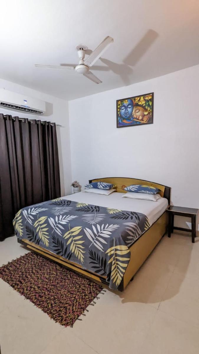 cozy Apartment in Vrindavan - Rounak House - Housity
