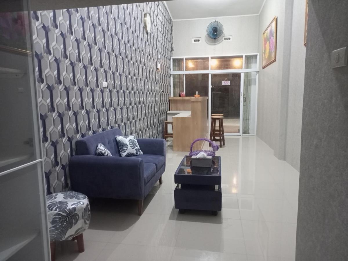 Penginapan Lamban Queens Kamar Double Bed Lantai Atas - Housity