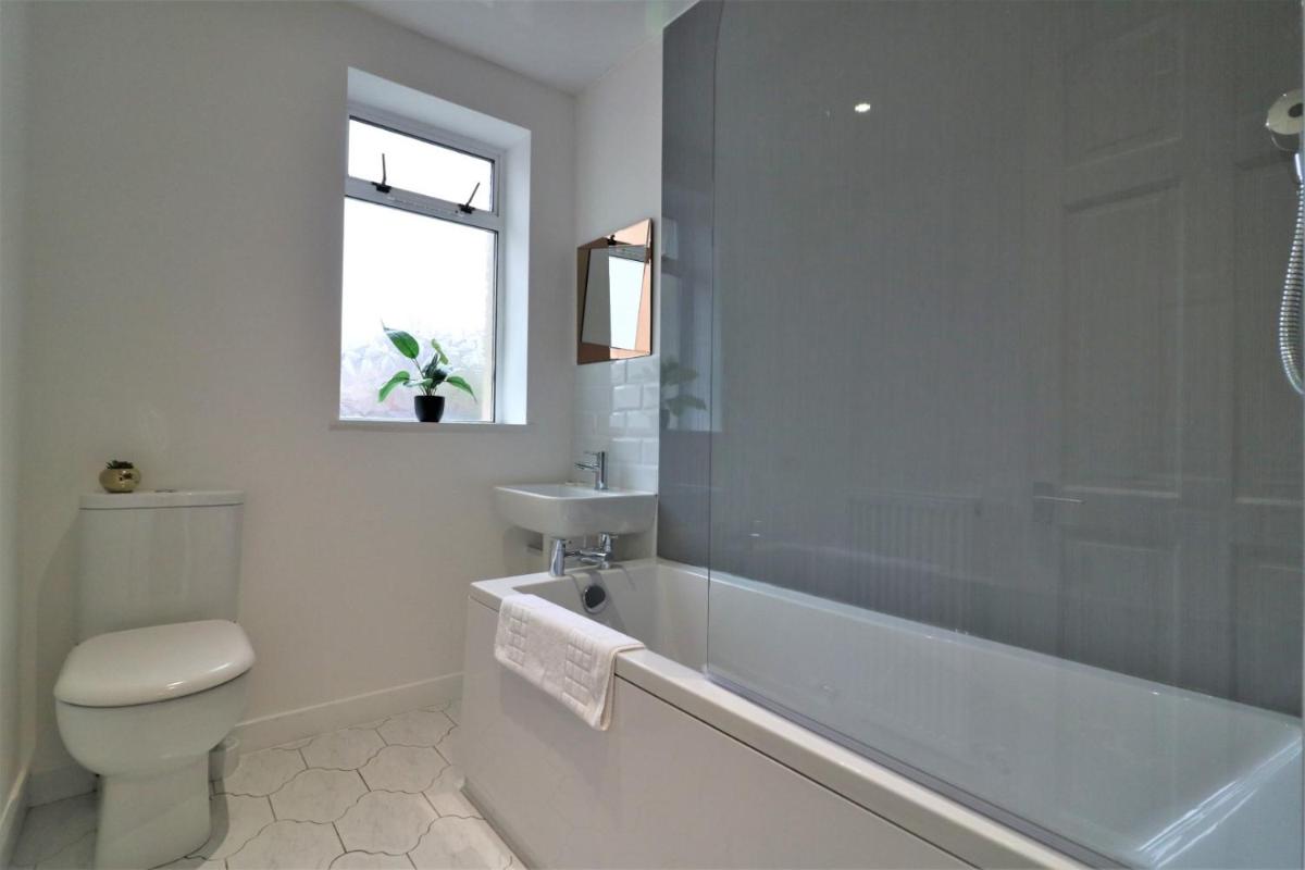 Signature - Burnfoot House - Housity