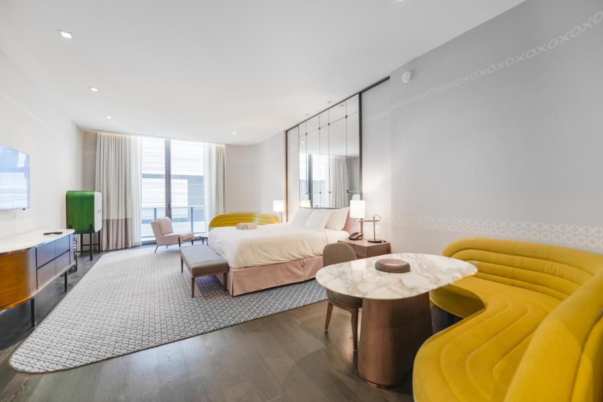 LUXURIOUS King Suite With Pool at SLS LUX Brickell - Housity