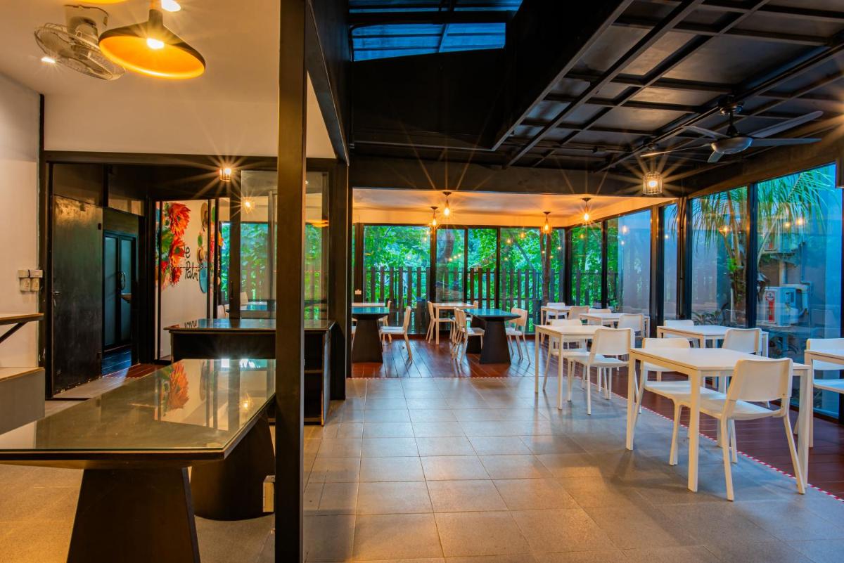 Colorful Pool Villa - Housity