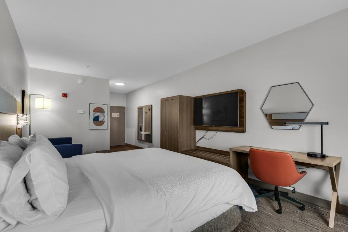 Holiday Inn Express Destin E - Commons Mall Area, an IHG Hotel - Housity