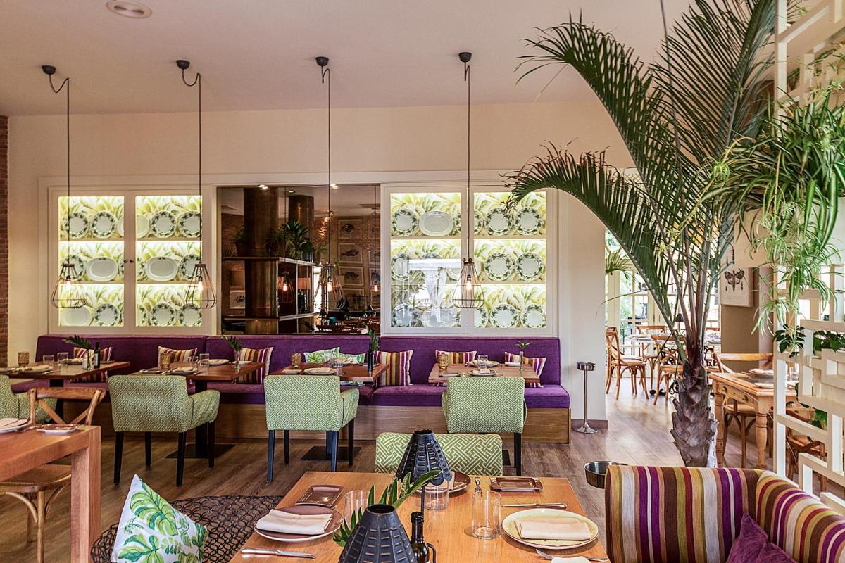 Un restaurante o sitio para comer en Bahia del Duque