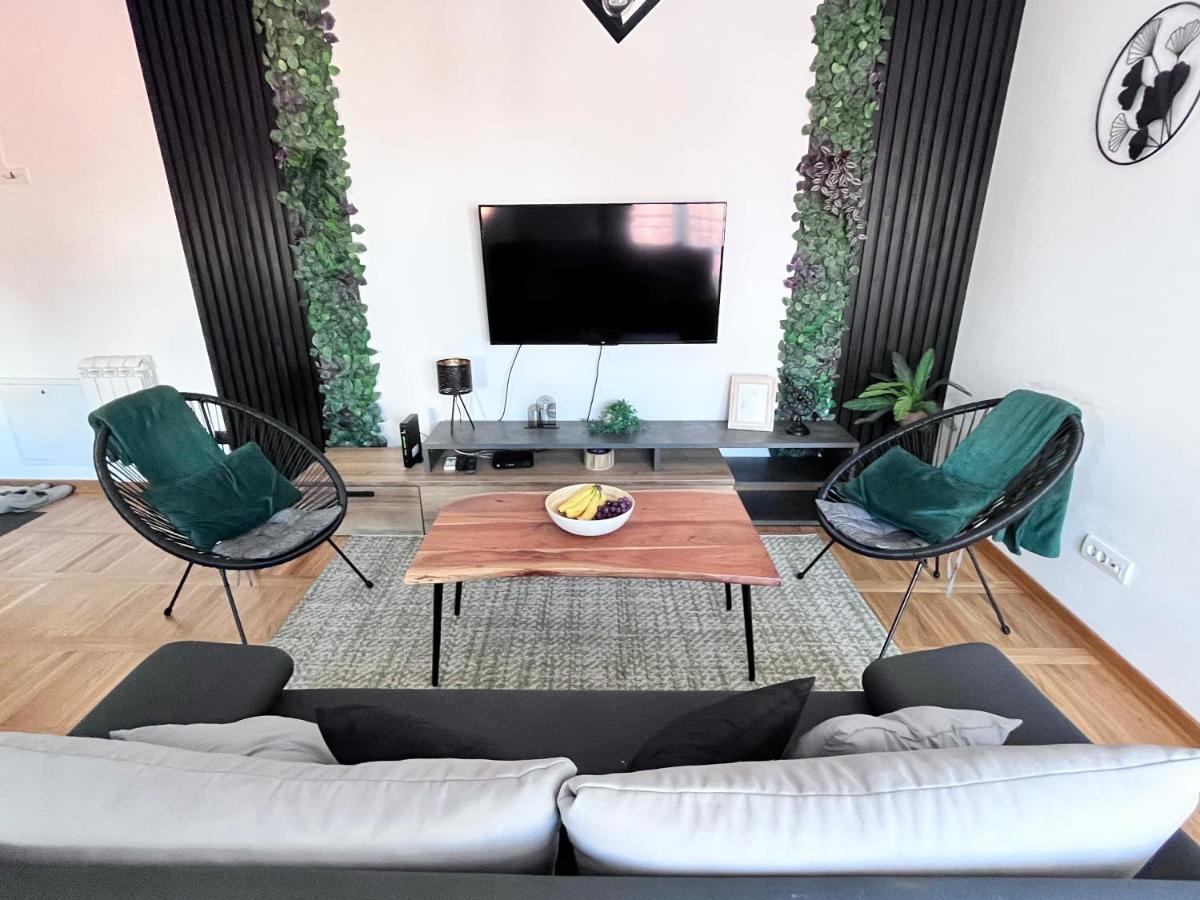 Elegance Apartment - Housity