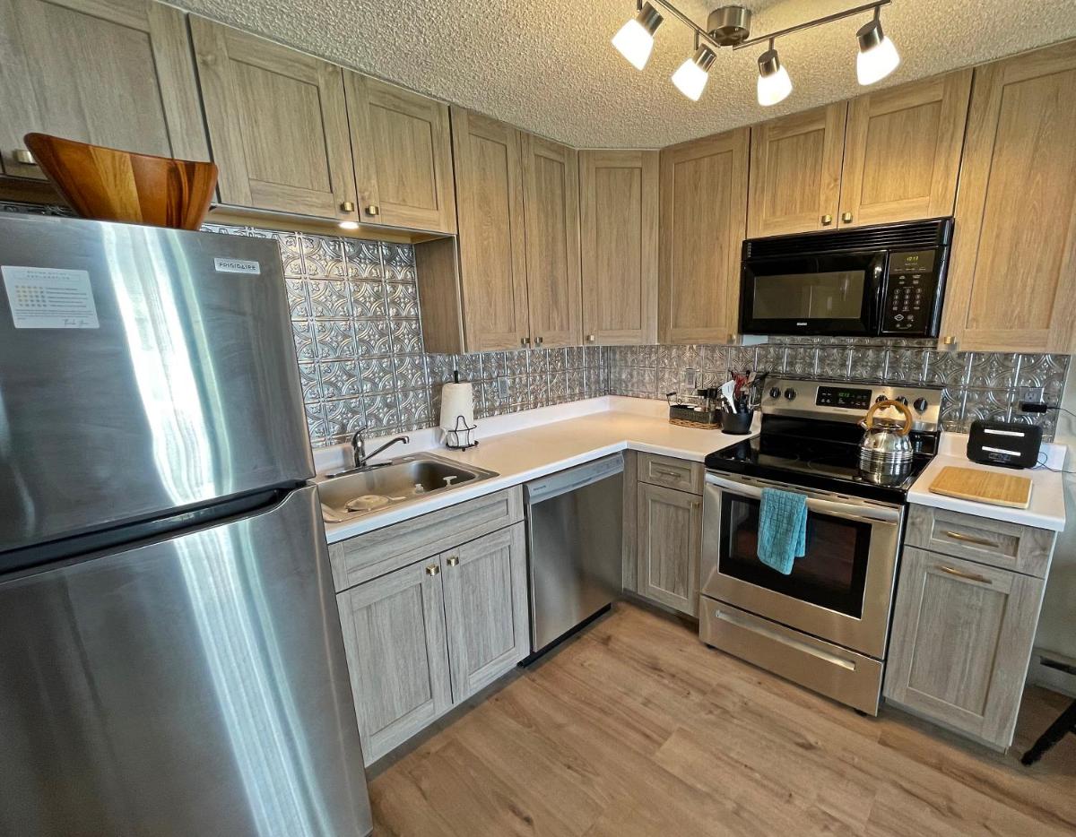 Stroll to Slopes, Village Area, Ski in-Out MtLodge 210 - Housity
