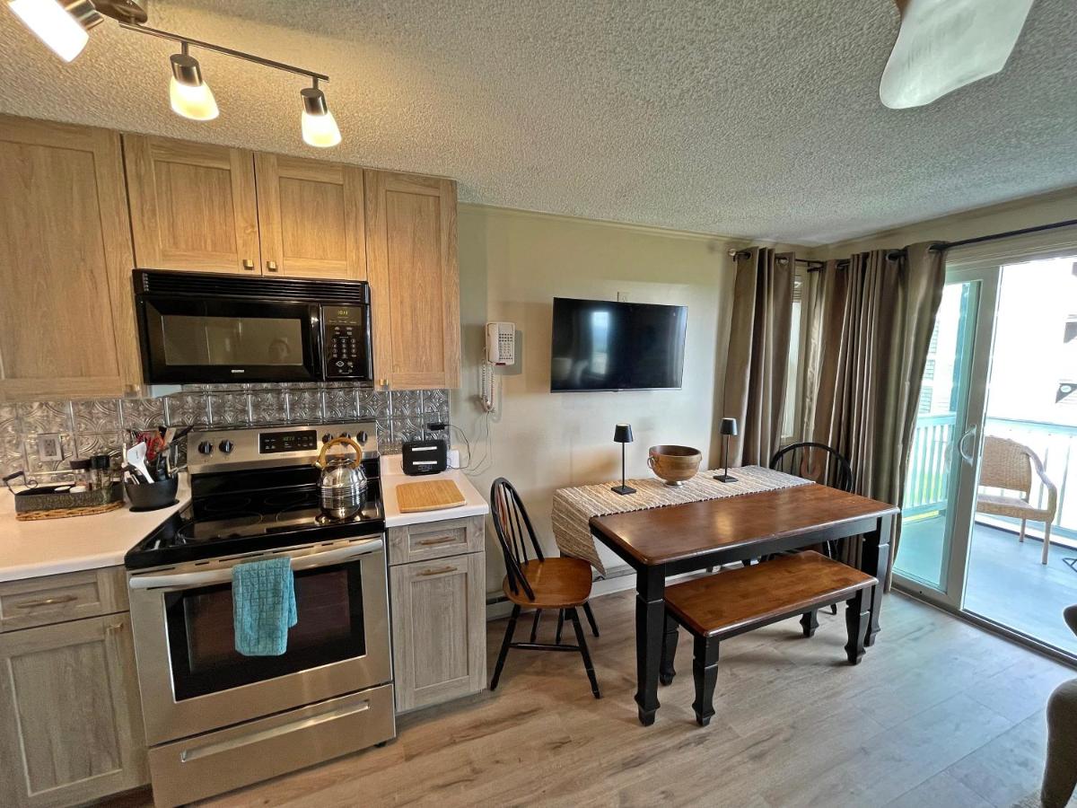 Stroll to Slopes, Village Area, Ski in-Out MtLodge 210 - Housity