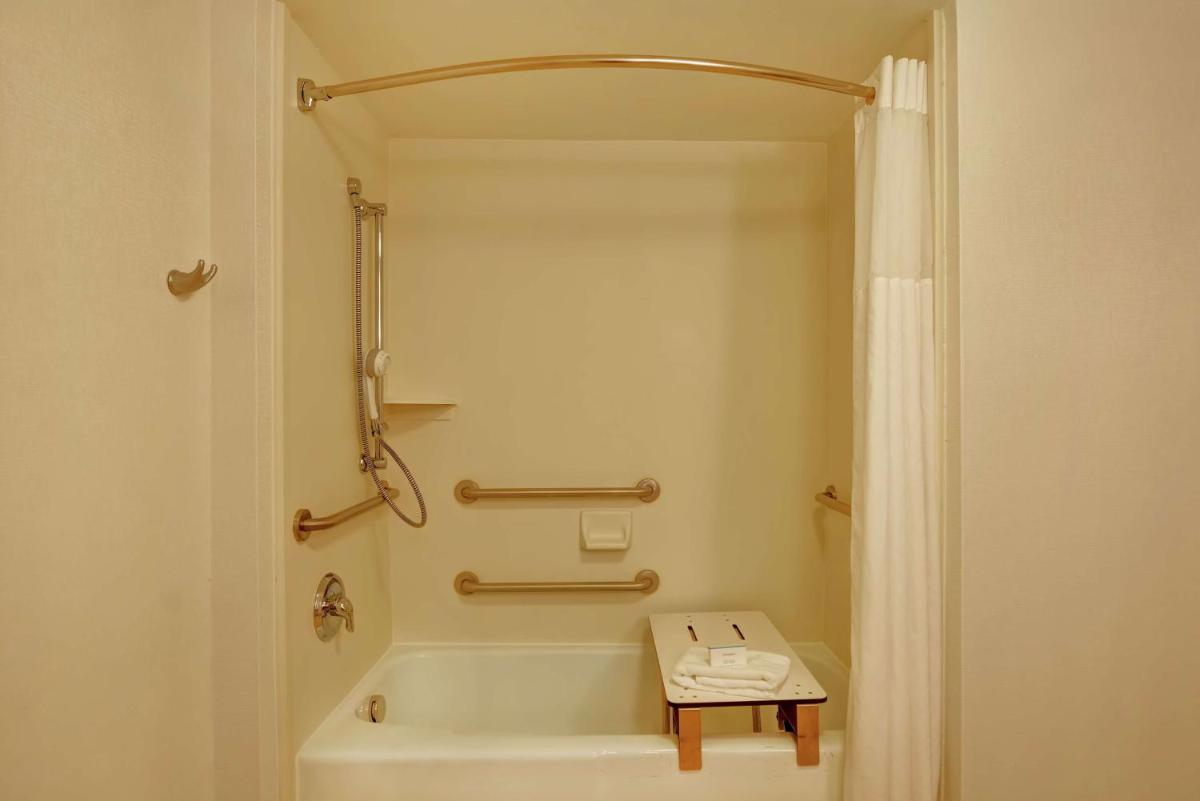 Hampton Inn Beckley - Housity