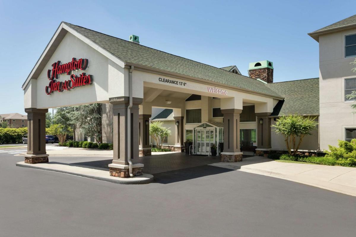 Hampton Inn and Suites Springdale - Housity