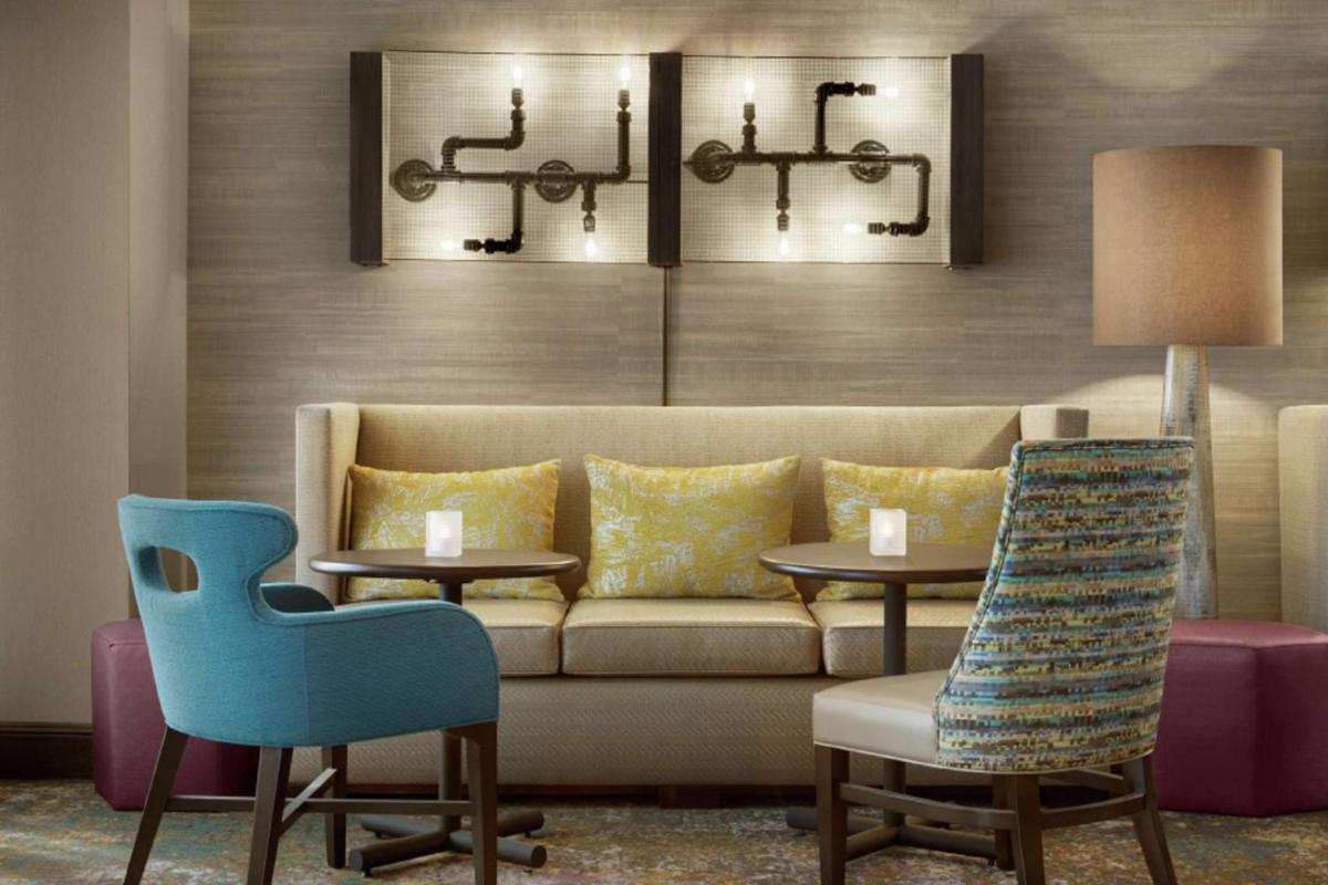 Hampton Inn and Suites Springdale - Housity