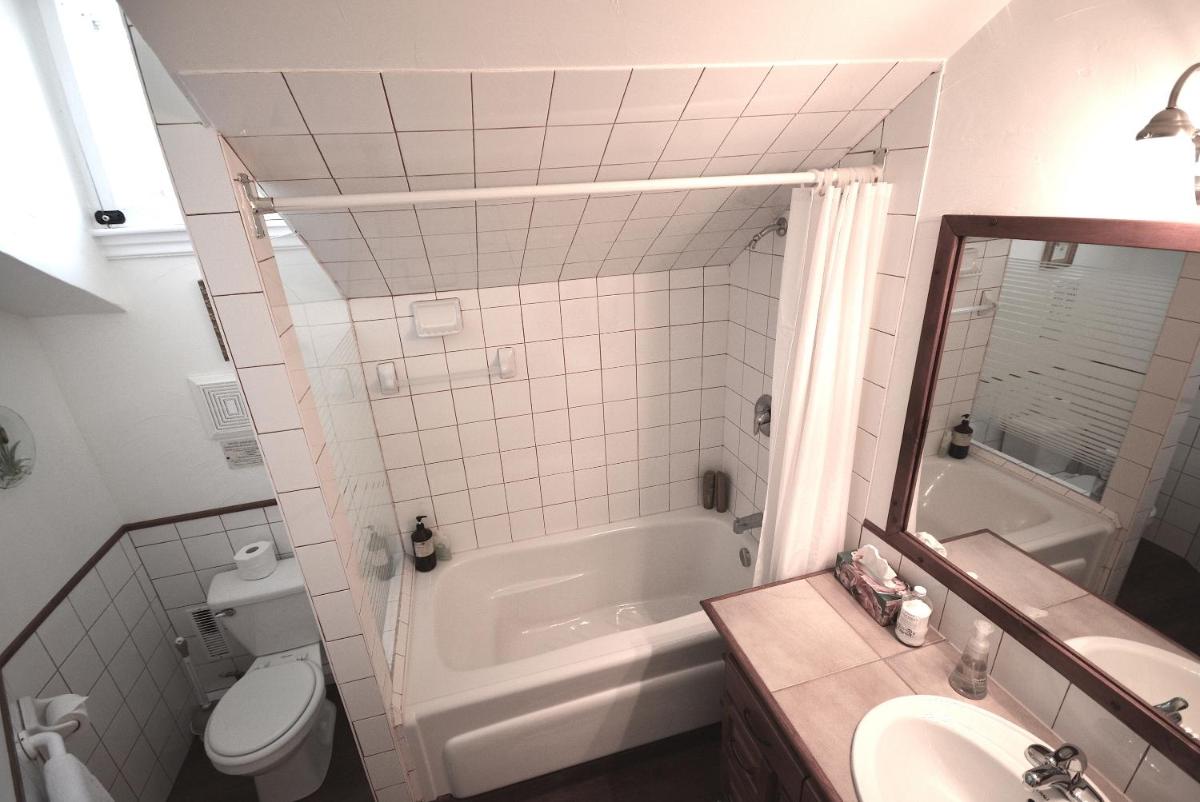 1842 Bed & Breakfast - Housity
