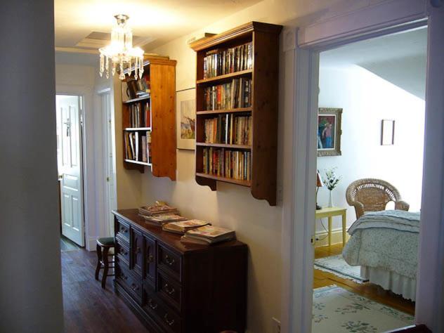 1842 Bed & Breakfast - Housity