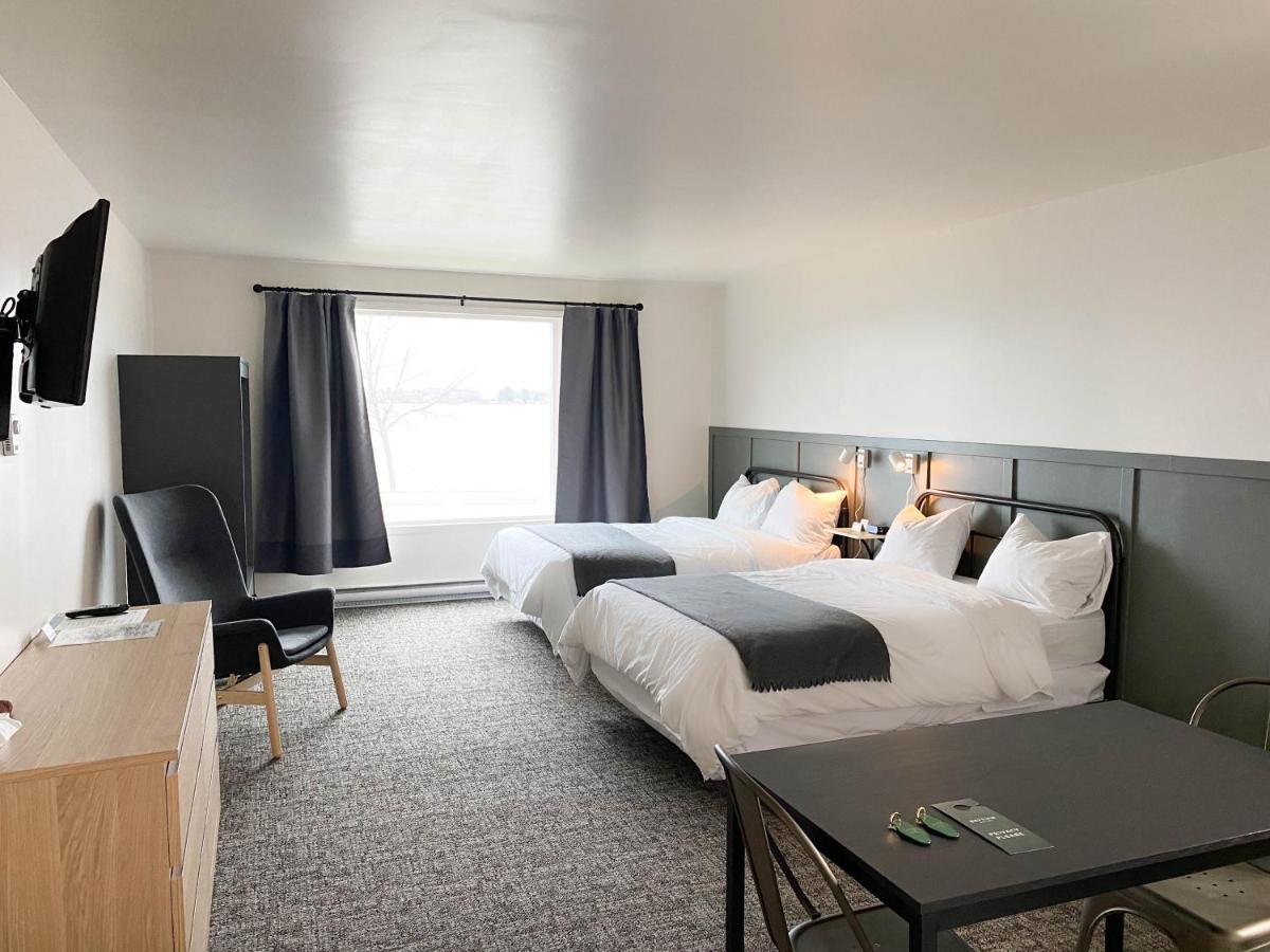 The Bayview Motel - Fort France, ON - Lakeside Motel - Housity