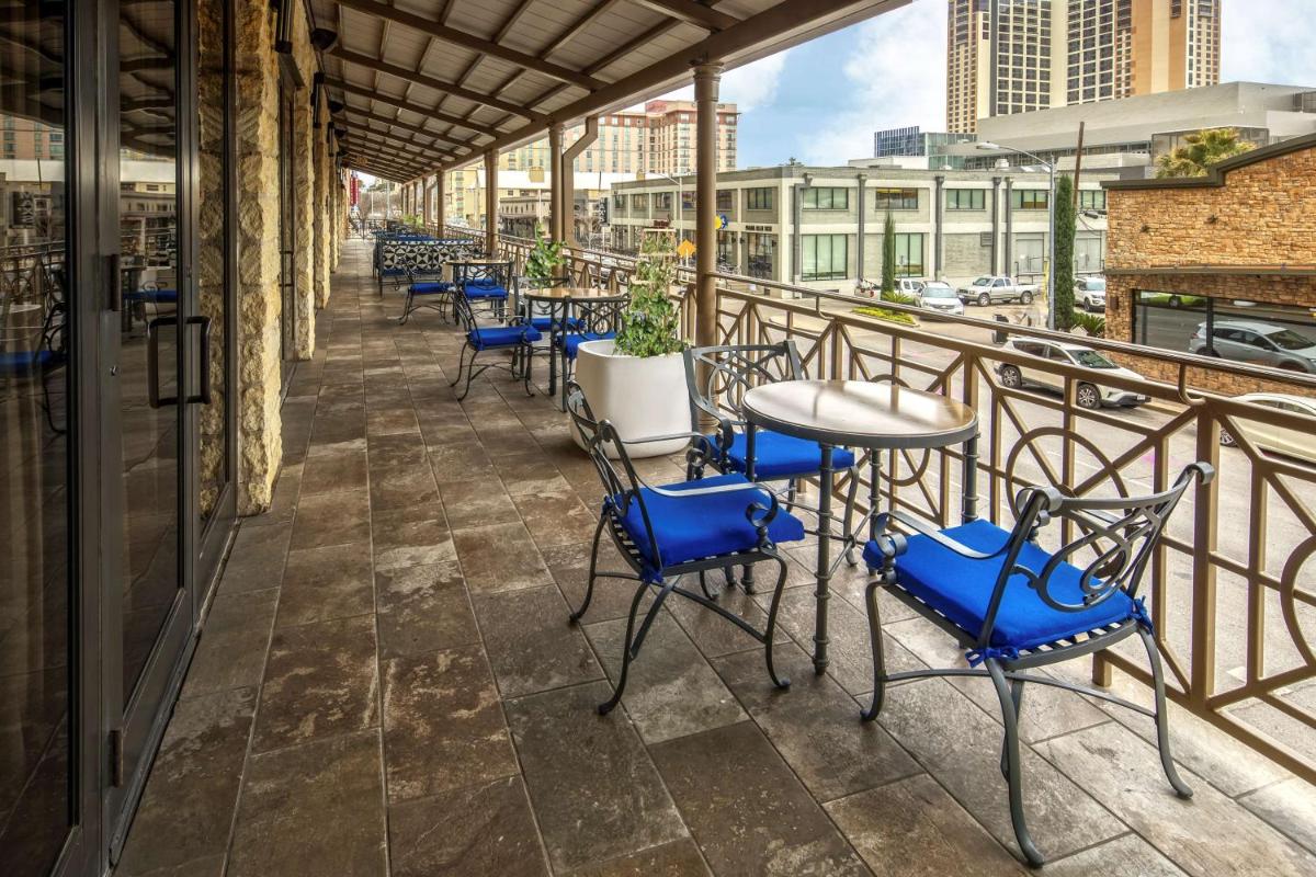 Hampton Inn & Suites Austin-Downtown/Convention Center - Housity