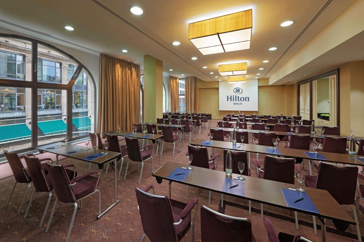 Der Geschäftsbereich oder Konferenzraum in der Unterkunft Hilton Berlin