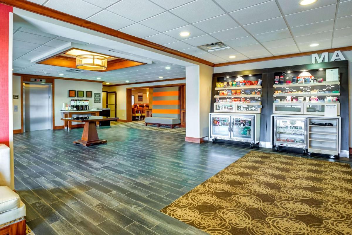 Hampton Inn Boston-Norwood - Housity