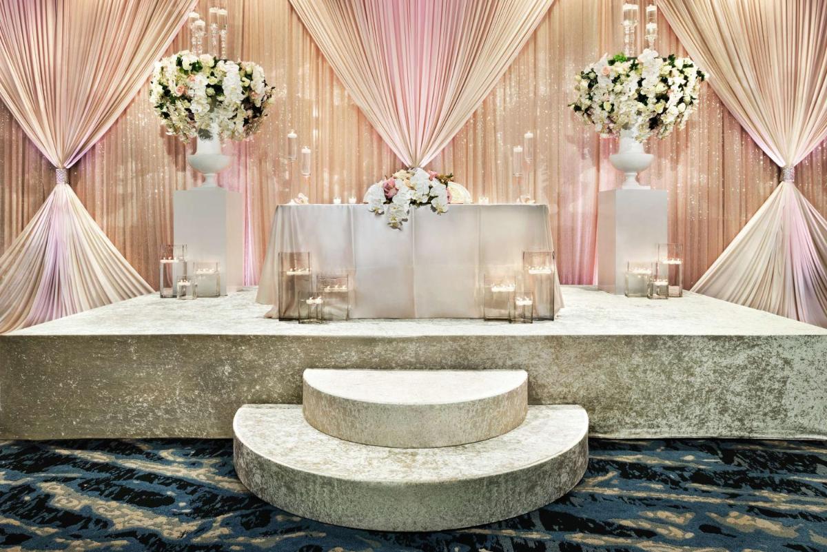 DoubleTree by Hilton Chicago Magnificent Mile - Housity
