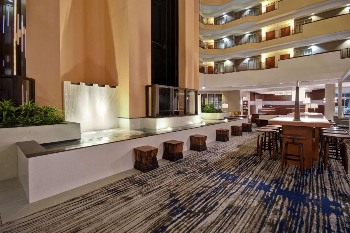Embassy Suites Charleston - Housity